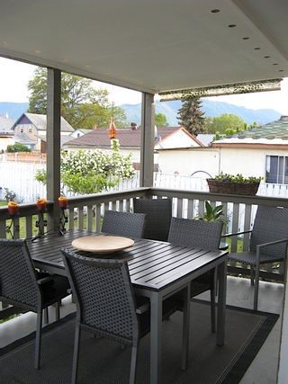 Photo 8: 316 SE Wade Avenue w in Penticton: Residential Detached for sale