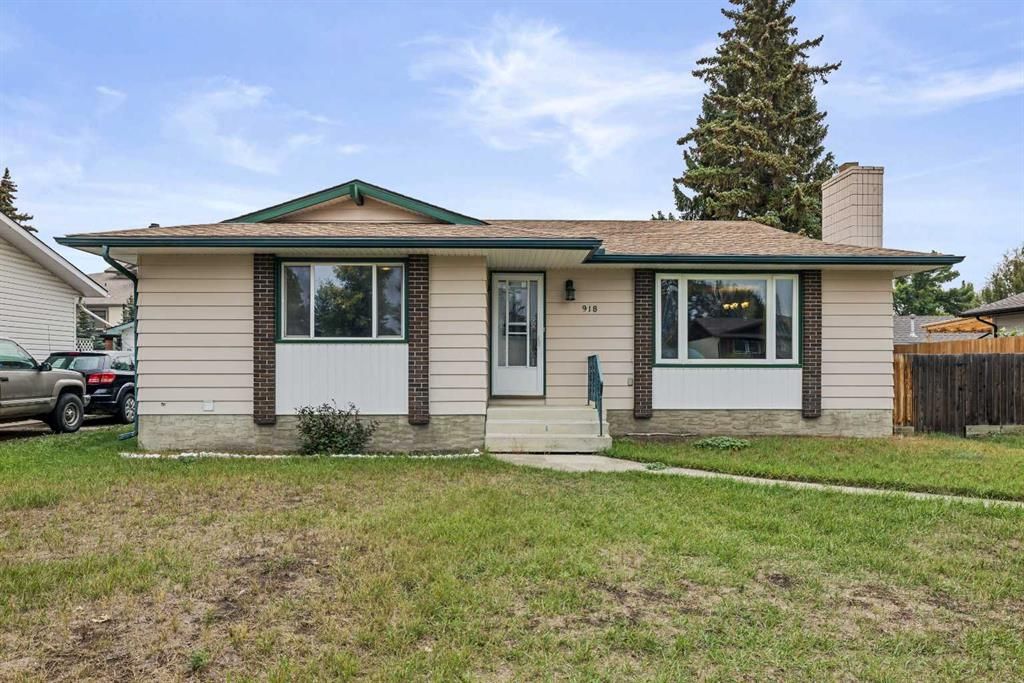 Main Photo: 918 4 Street SW: High River Detached for sale : MLS®# A2076772