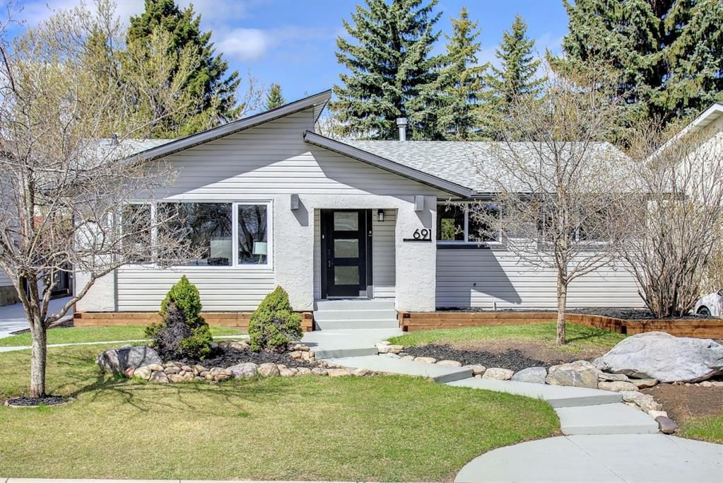 Main Photo: 691 Brookpark Drive SW in Calgary: Braeside Detached for sale : MLS®# A1218119