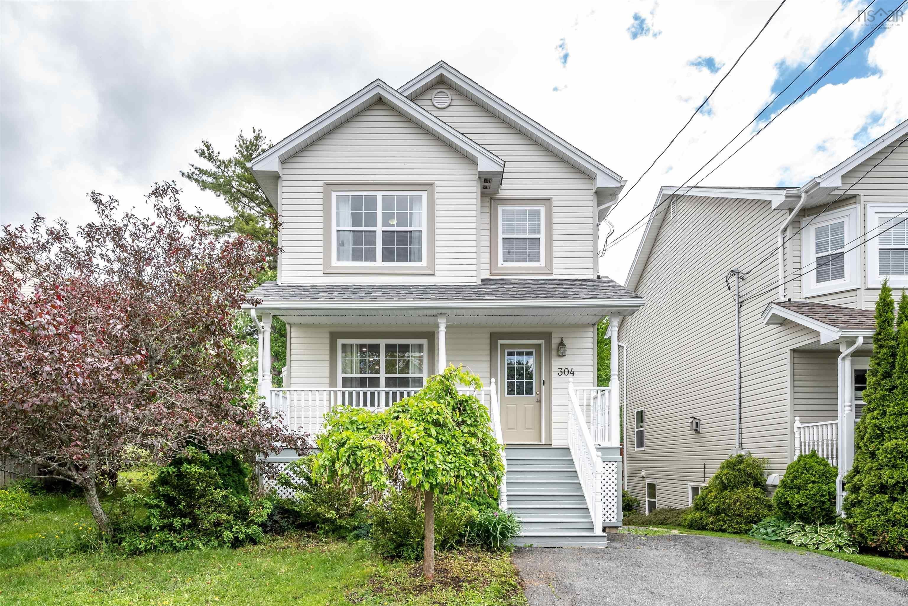 Main Photo: 304 Oceanview Drive in Bedford: 20-Bedford Residential for sale (Halifax-Dartmouth)  : MLS®# 202214095