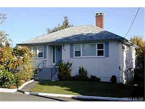 Main Photo: 2270 Estevan Ave in VICTORIA: OB Henderson House for sale (Oak Bay)  : MLS®# 246498