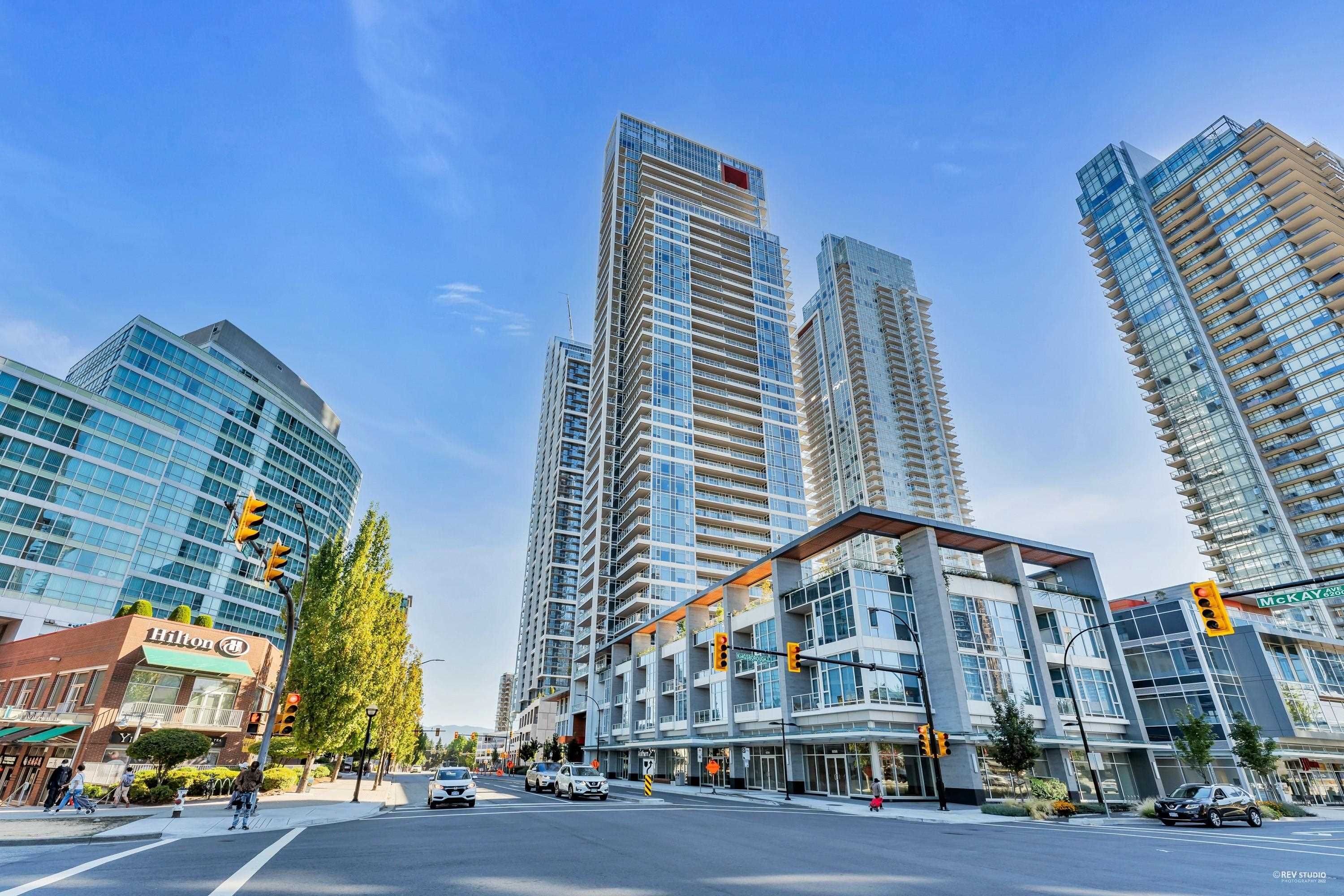 Main Photo: 2408 6080 MCKAY Avenue in Burnaby: Metrotown Condo for sale in "Station Square" (Burnaby South)  : MLS®# R2812522