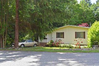 Photo 1: 33 1123 FLUME Road: Roberts Creek Manufactured Home for sale (Sunshine Coast)  : MLS®# R2462027