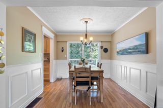 Photo 5: 986 Weaver Pl in Langford: La Walfred House for sale : MLS®# 915110