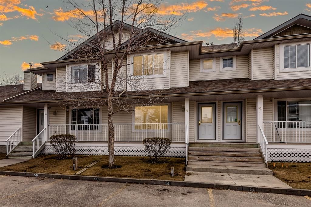 Main Photo: 51 4 Stonegate Drive NW: Airdrie Row/Townhouse for sale : MLS®# A1215844