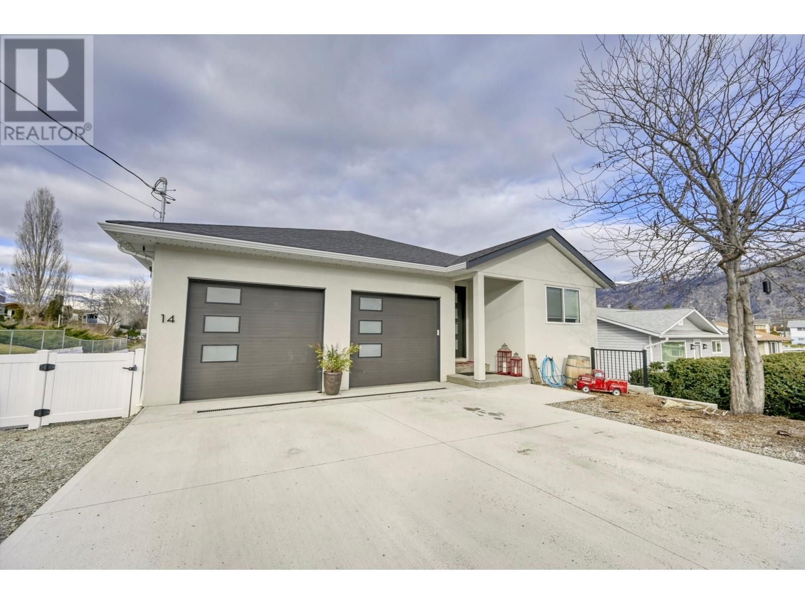 Main Photo: 14 LAMBERT Court in Osoyoos: House for sale : MLS®# 10302161