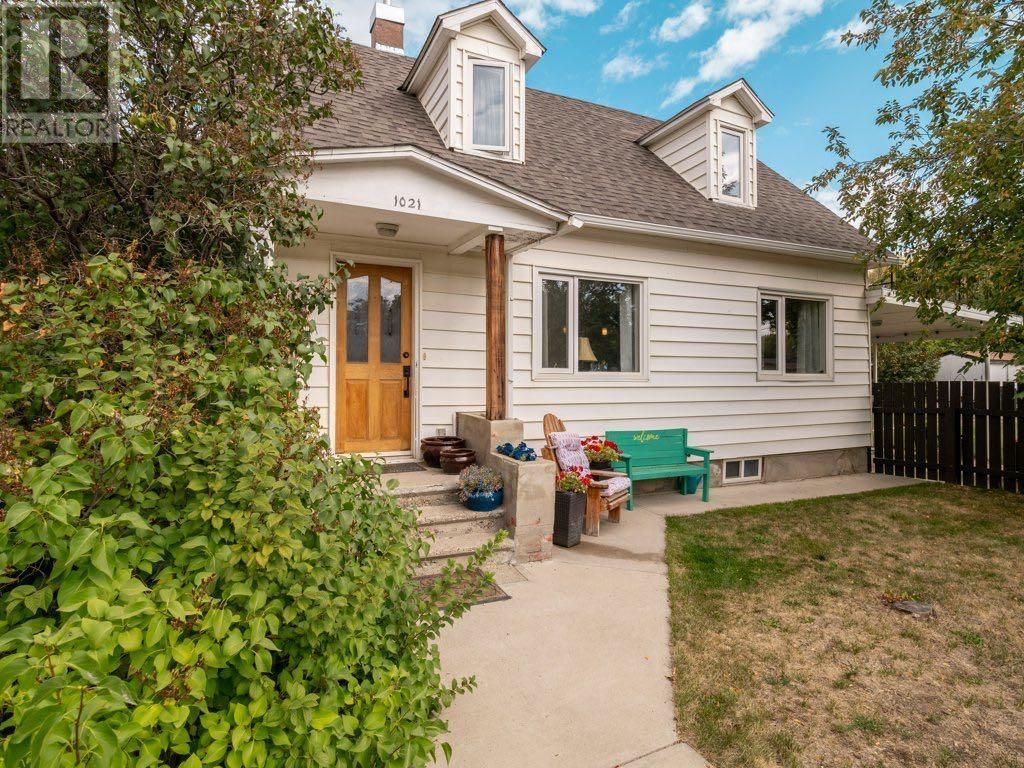 Main Photo: 1021 9 Street N in Lethbridge: House for sale : MLS®# A2080756