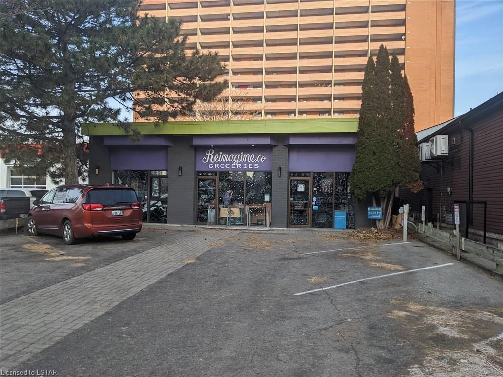 Main Photo: 206 Piccadilly Street in London: East F Retail for sale (East)  : MLS®# 40356098