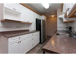 Photo 4: 302 1103 HOWIE Avenue in Coquitlam: Central Coquitlam Condo for sale in "THE WILLOWS" : MLS®# V916675