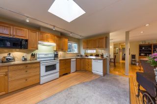 Photo 10: 2438 LAURALYNN Drive in North Vancouver: Westlynn House for sale in "WESTLYNN" : MLS®# R2736758