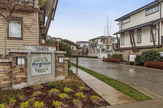 Photo 1: 29 19433 68 Avenue in Surrey: Clayton Townhouse for sale in "THE GROVE" (Cloverdale)  : MLS®# R2239745