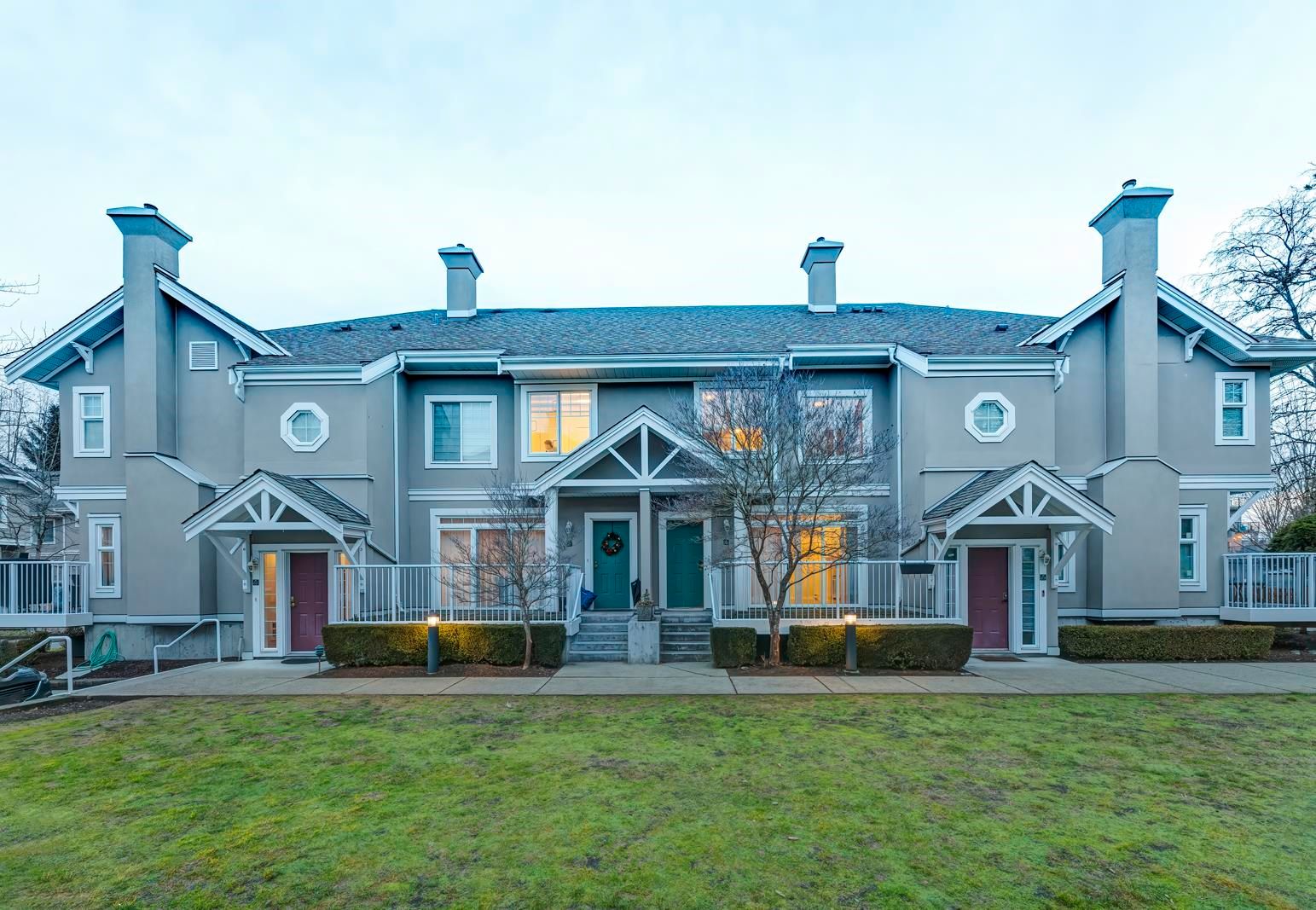 Main Photo: 68 2422 HAWTHORNE Avenue in Port Coquitlam: Central Pt Coquitlam Townhouse for sale : MLS®# R2745328