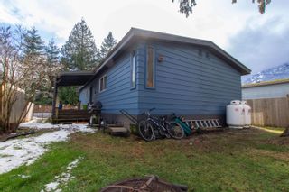 Photo 3: 15 40022 GOVERNMENT Road in Squamish: Garibaldi Estates Manufactured Home for sale in "(Wagon Wheel) Angelo's Trailer Court" : MLS®# R2861693