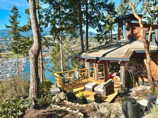 Photo 1: 395 SKYLINE Drive in Gibsons: Gibsons & Area House for sale in "The Bay Gibsons Bluff" (Sunshine Coast)  : MLS®# R2863040