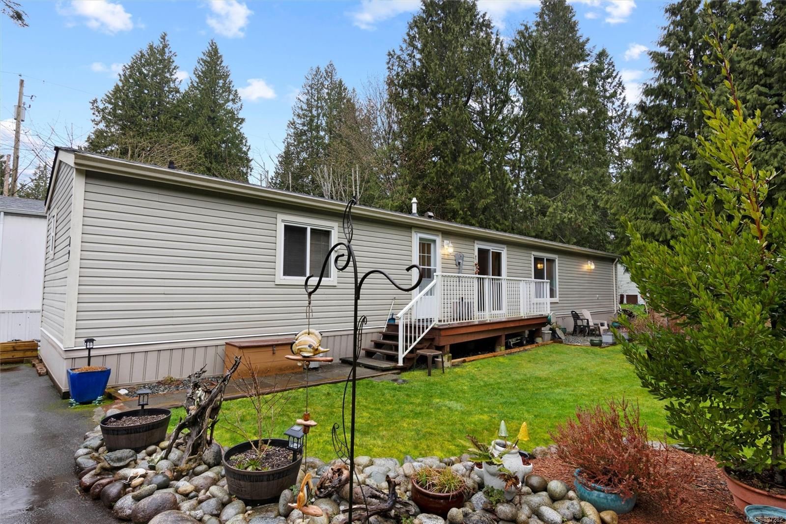 Main Photo: 49 25 Maki Rd in Nanaimo: Na Chase River Manufactured Home for sale : MLS®# 897282