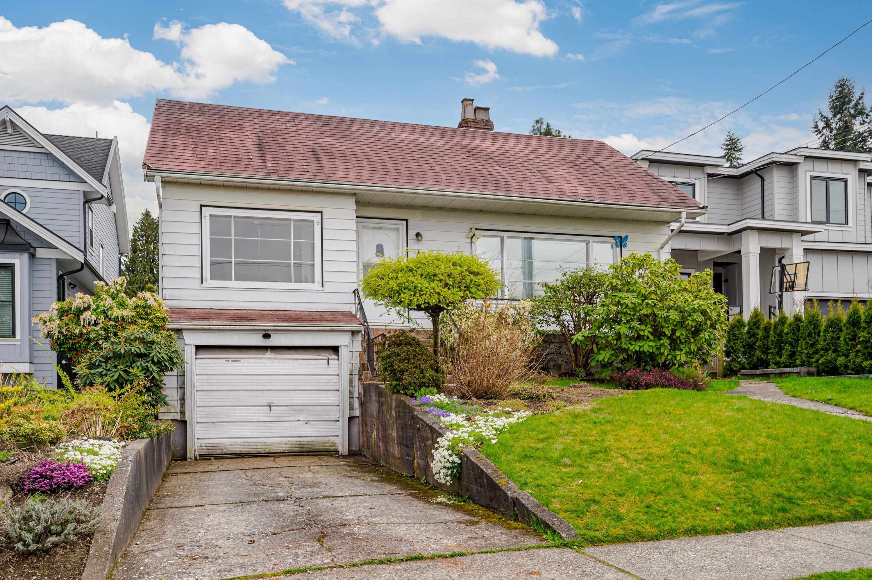 Main Photo: 304 EIGHTH Avenue in New Westminster: GlenBrooke North House for sale in "GLENBROOK NORTH" : MLS®# R2773350