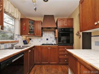 Photo 6: B 1601 Haultain St in VICTORIA: Vi Oaklands Half Duplex for sale (Victoria)  : MLS®# 690016