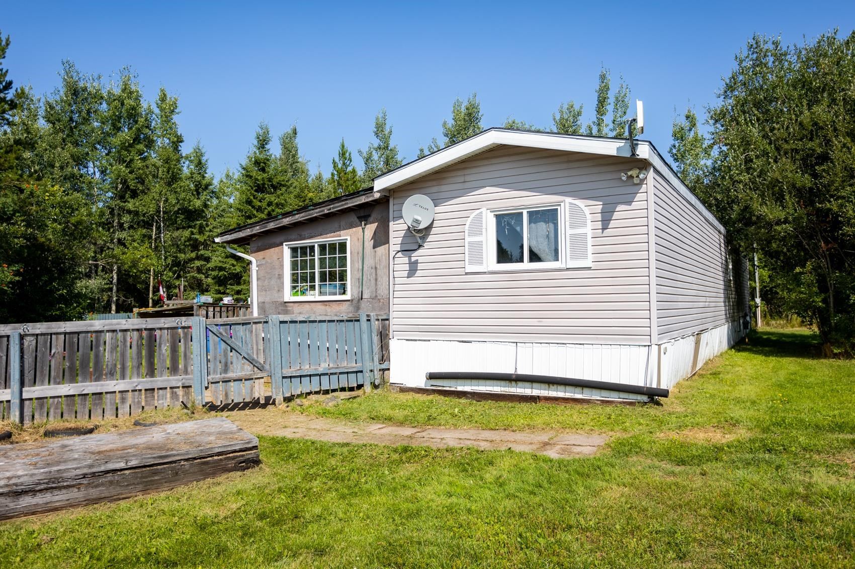 Main Photo: 8535 PINEGROVE Drive in Prince George: Pineview Manufactured Home for sale (PG Rural South)  : MLS®# R2705587