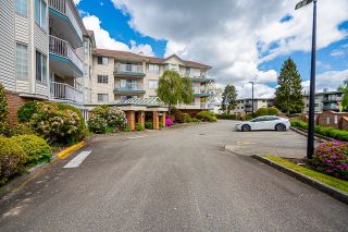 Photo 3: 211 5363 206TH Street in Langley: Langley City Condo for sale in "Parkway Two" : MLS®# R2878586
