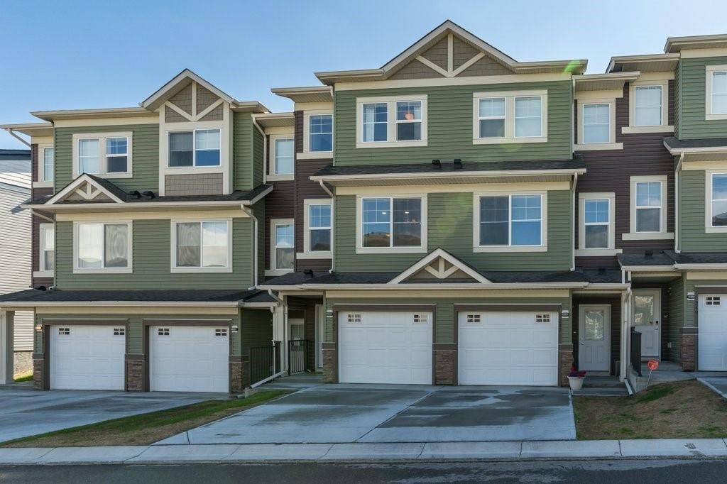 Main Photo: 245 SAGE HILL Grove NW in Calgary: Sage Hill Row/Townhouse for sale : MLS®# C4304864