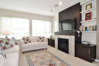 Photo 2: 403 3110 DAYANEE SPRINGS BOULEVARD in Coquitlam: Westwood Plateau Condo for sale : MLS®# R2177706
