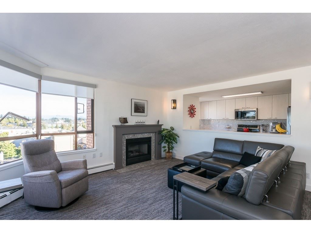 Main Photo: 701 15111 RUSSELL Avenue: White Rock Condo for sale in "Pacific Terrace" (South Surrey White Rock)  : MLS®# R2548826