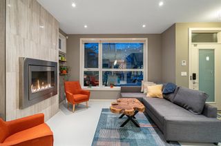 Photo 3: 412 11 Street NE in Calgary: Bridgeland/Riverside Semi Detached (Half Duplex) for sale : MLS®# A2007065
