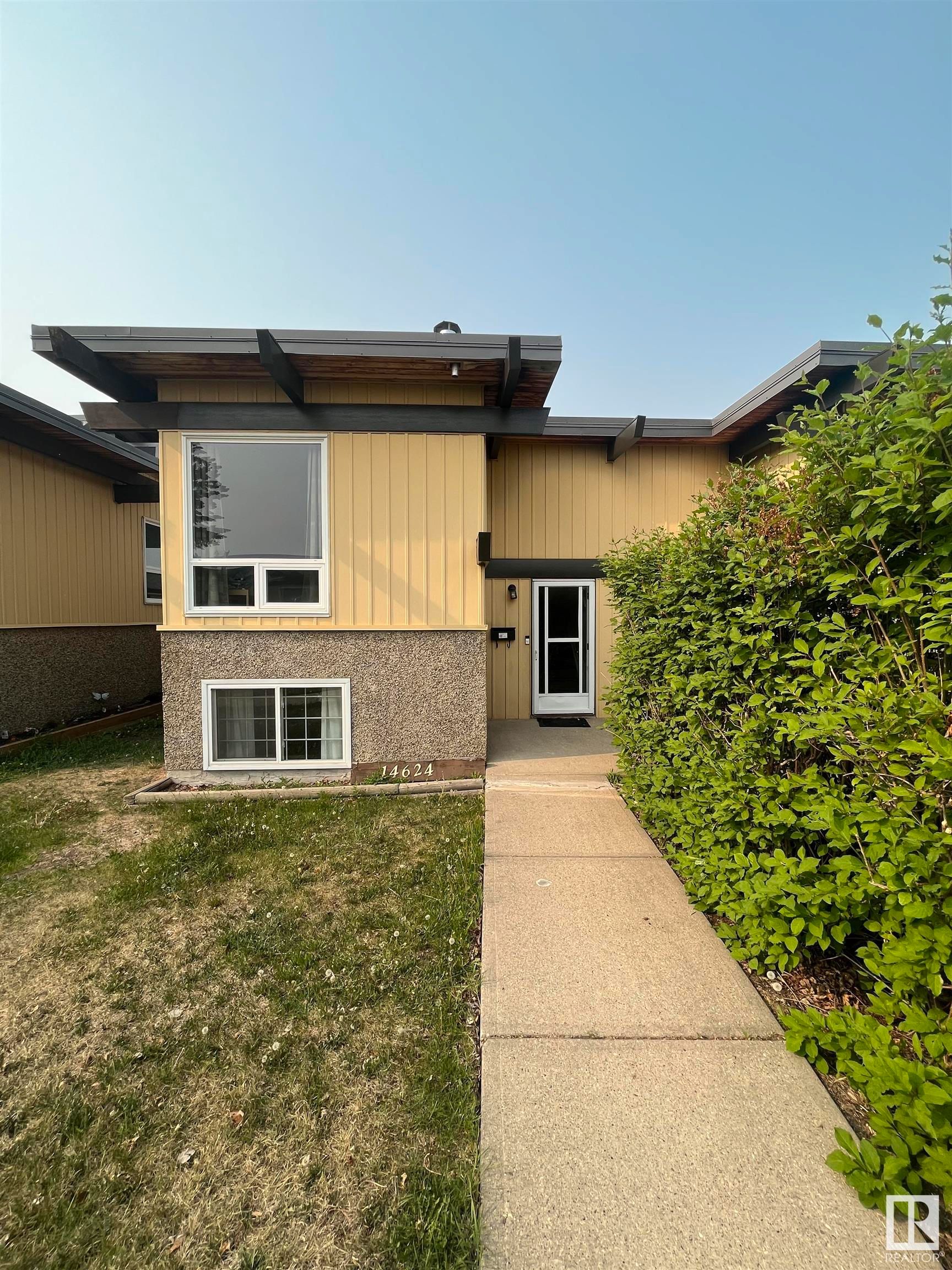 Main Photo: 14624 118 street in Edmonton: Zone 27 House Half Duplex for sale : MLS®# E4342164