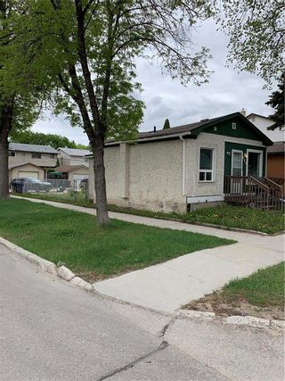 Photo 2: 483 Morley Avenue in Winnipeg: Fort Rouge Residential for sale (1A)  : MLS®# 202112810