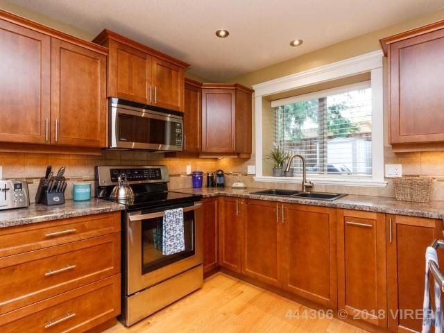 Photo 9: Photos: 5752 AMSTERDAM Crescent in NANAIMO: Z4 Pleasant Valley House for sale (Zone 4 - Nanaimo)  : MLS®# 444306
