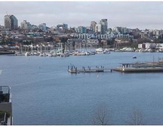 Photo 1: 1005 1383 MARINASIDE Crescent in Vancouver West: Home for sale : MLS®# V811578