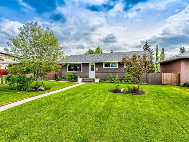 Main Photo: 4543 26 Avenue SW in Calgary: Glenbrook Detached for sale : MLS®# C4302886