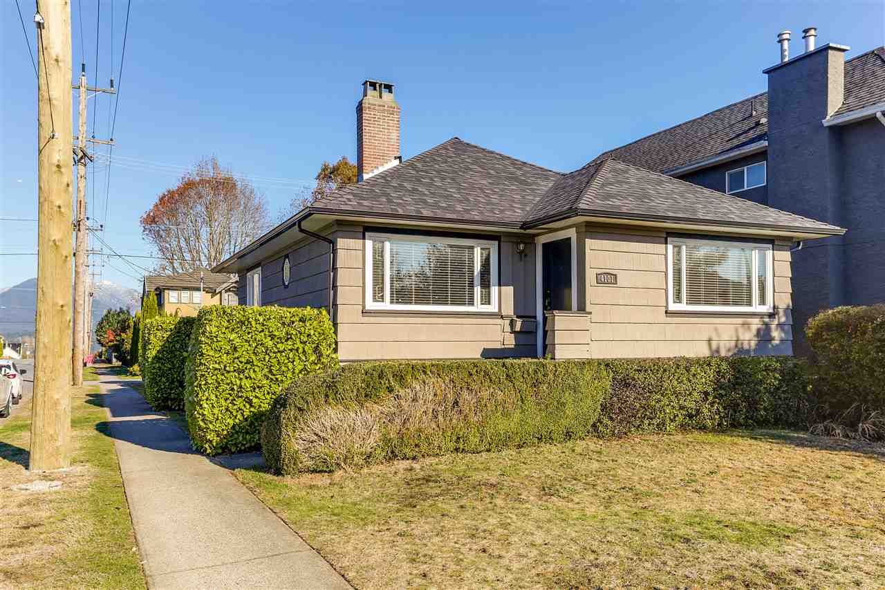 Main Photo: 4101 OXFORD Street in Burnaby: Vancouver Heights House for sale in "Vancouver Heights" (Burnaby North)  : MLS®# R2219433