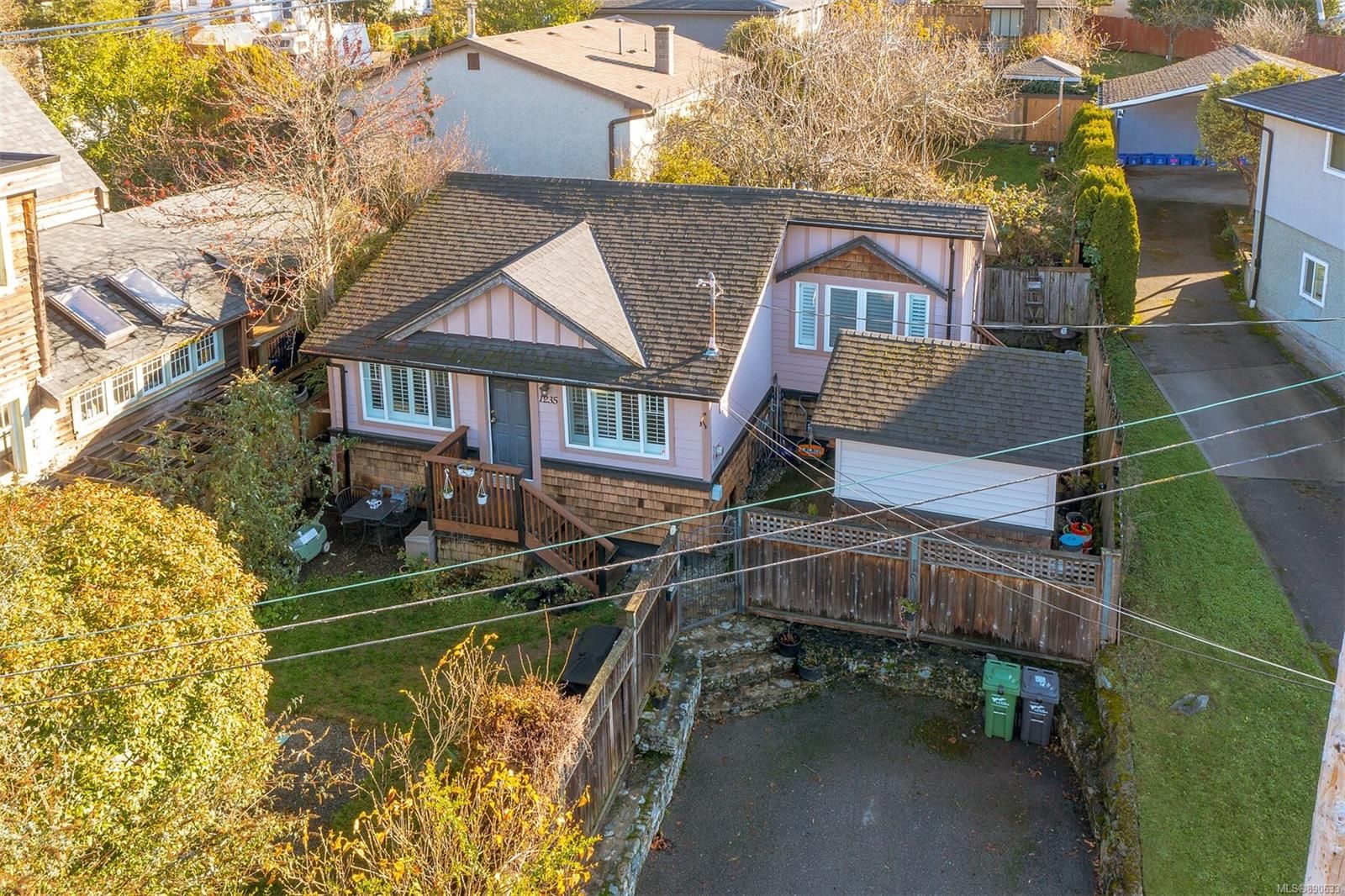 Main Photo: 1235 Dominion Rd in Victoria: VW Victoria West House for sale (Victoria West)  : MLS®# 890633