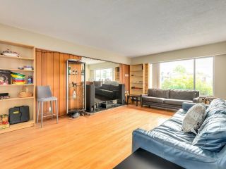 Photo 10: 3215 WAVERLEY Avenue in Vancouver: Killarney VE House for sale (Vancouver East)  : MLS®# R2792867