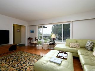 Photo 3: 761 Genevieve Rd in Saanich: SE High Quadra House for sale (Saanich East)  : MLS®# 854970