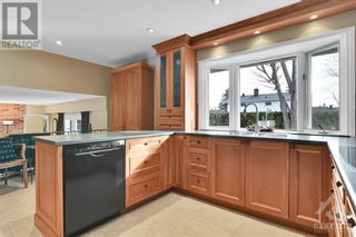 Photo 13: 11 MOHAWK CRESCENT in Nepean: House for sale : MLS®# 1382079