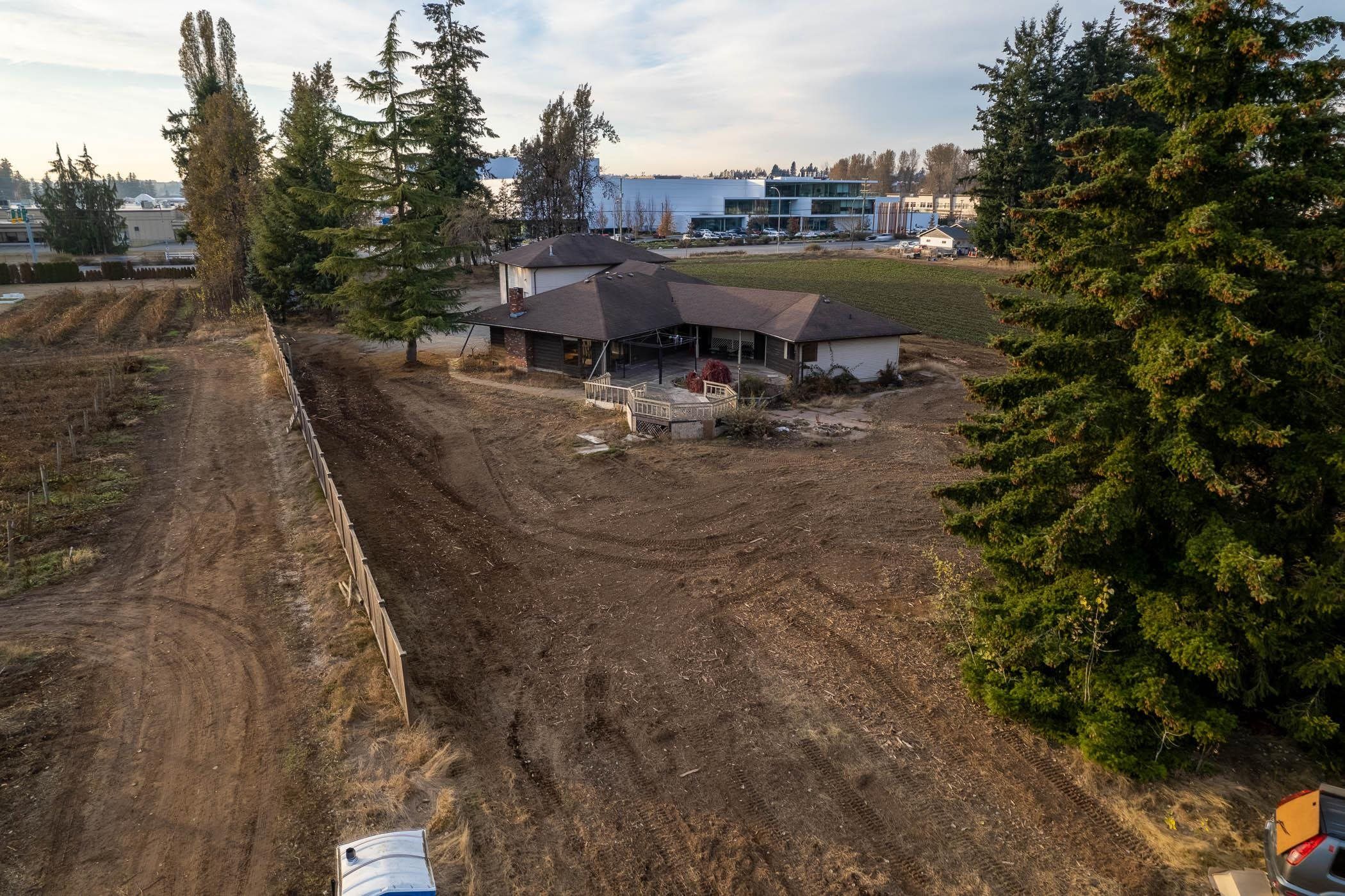 Main Photo: 1694 CLEARBROOK Road in Abbotsford: Poplar House for sale : MLS®# R2738831