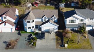 Photo 1: 245 Stratford Dr in Campbell River: CR Campbell River Central House for sale : MLS®# 896284