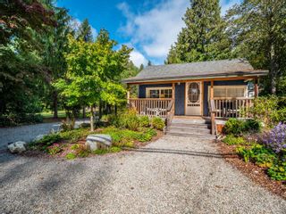 Photo 2: 3600 BEACH Avenue: Roberts Creek House for sale (Sunshine Coast)  : MLS®# R2691419