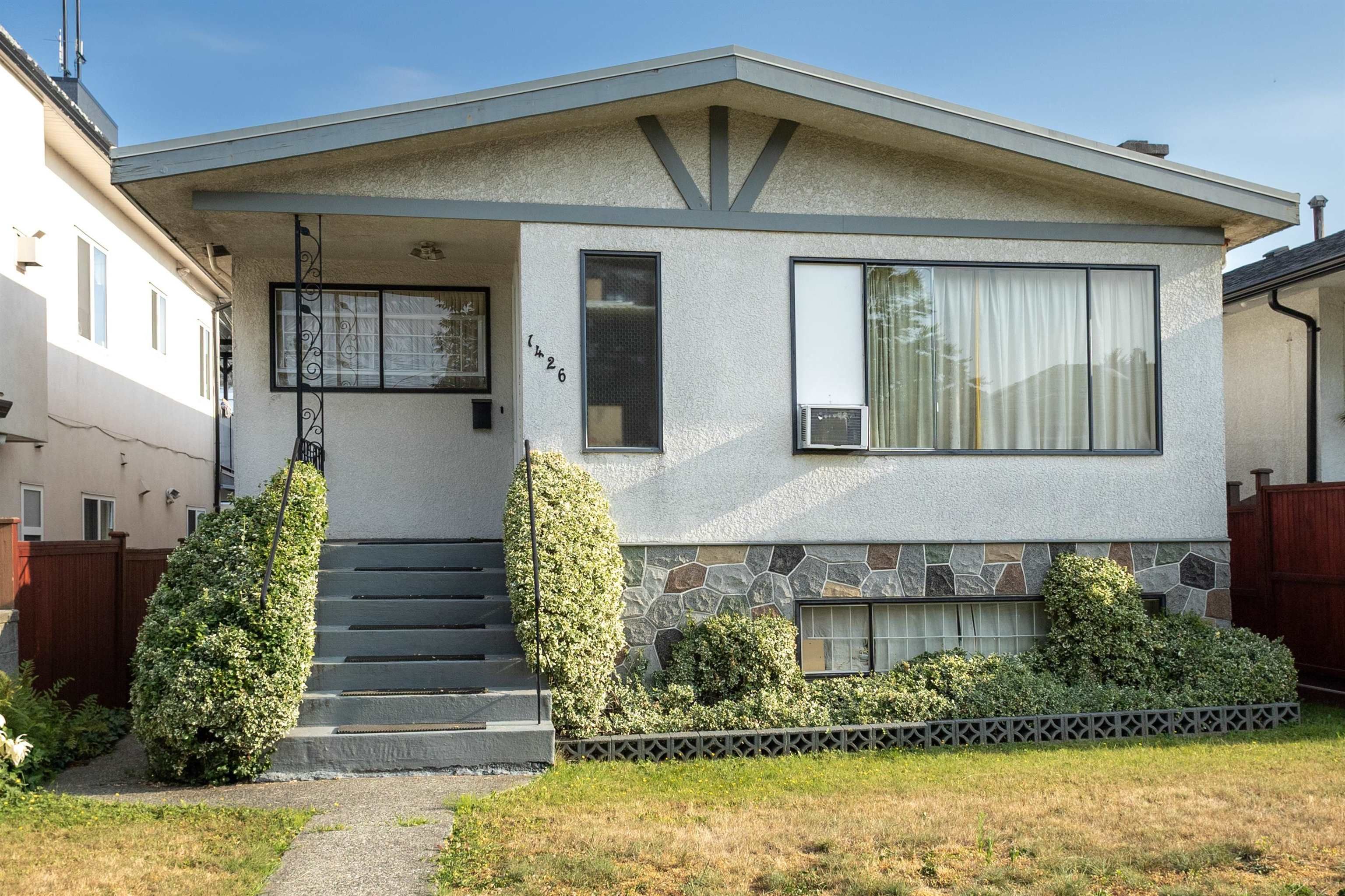 Main Photo: 1426 E 54TH Avenue in Vancouver: Fraserview VE House for sale (Vancouver East)  : MLS®# R2811963