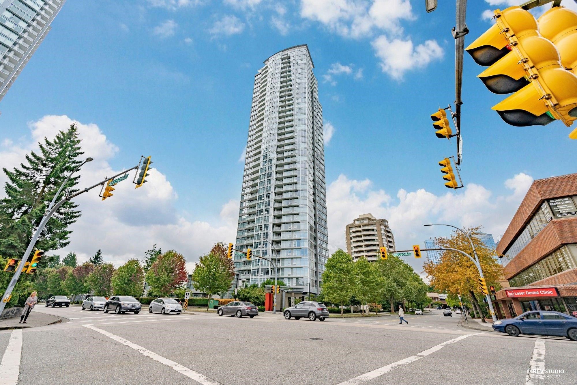 Main Photo: 307 4880 BENNETT Street in Burnaby: Metrotown Condo for sale (Burnaby South)  : MLS®# R2631769