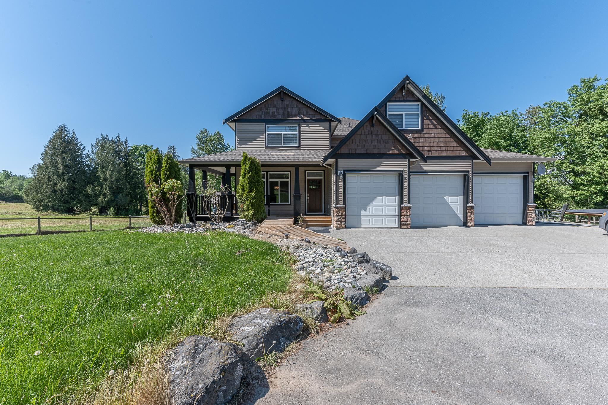 Main Photo: 30221 HARRIS Road in Abbotsford: Bradner House for sale : MLS®# R2813719