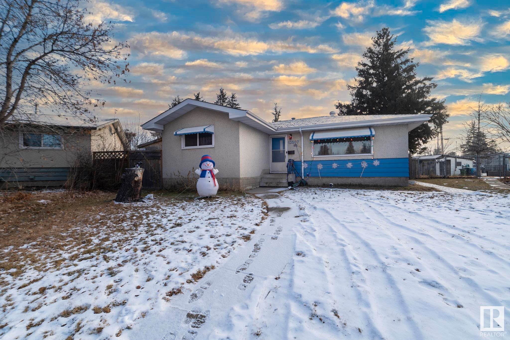 Main Photo: 13507 88 Street in Edmonton: Zone 02 House for sale : MLS®# E4368432