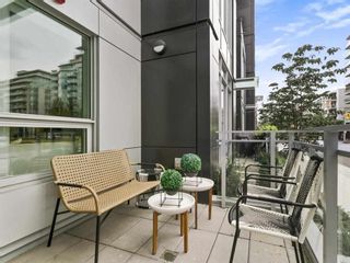 Photo 3: 28 E 1ST Avenue in Vancouver: Mount Pleasant VE Townhouse for sale in "PINNACLE ON THE PARK" (Vancouver East)  : MLS®# R2764851