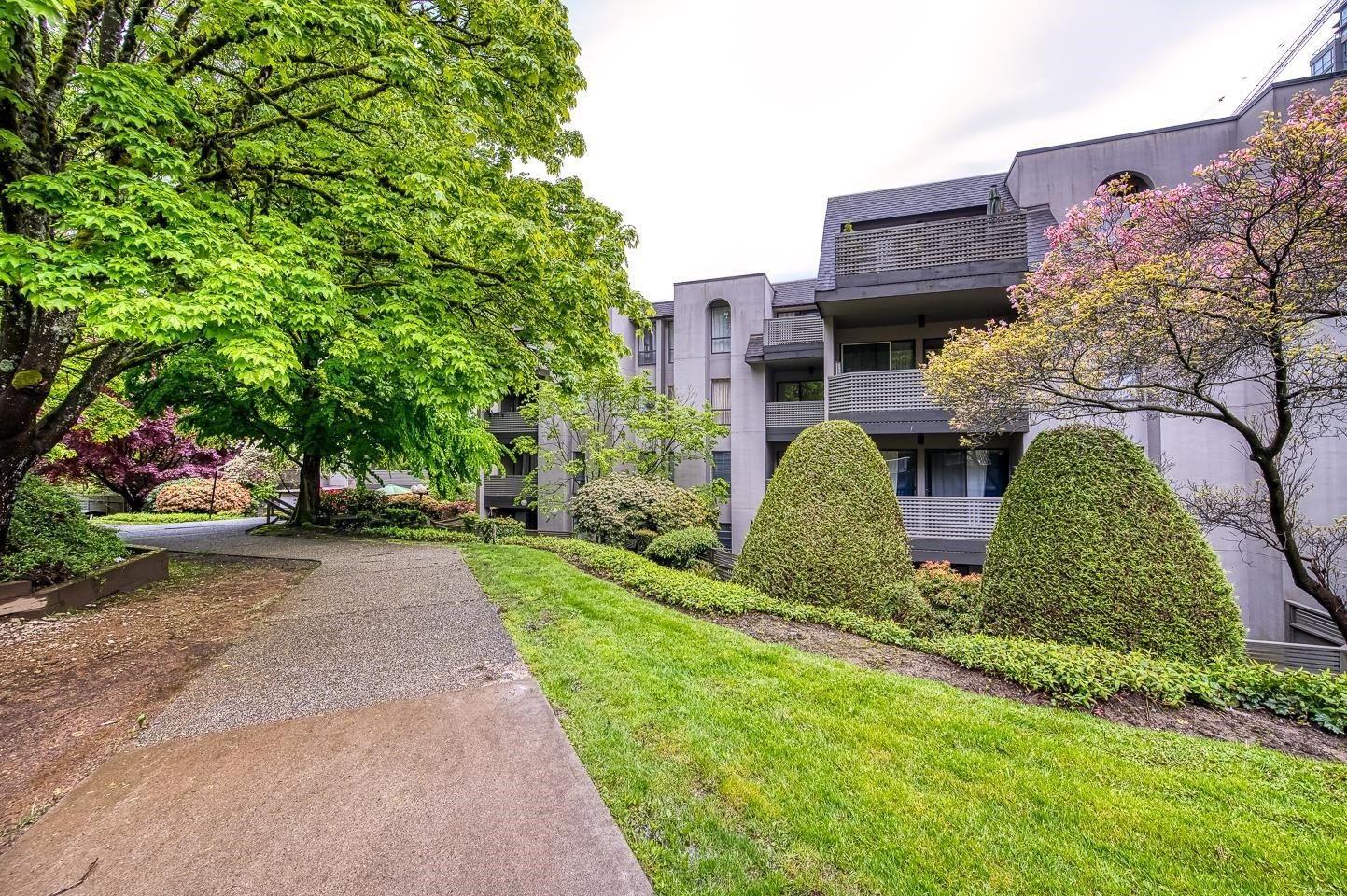 Main Photo: 308 1955 WOODWAY Place in Burnaby: Brentwood Park Condo for sale in "Douglas View" (Burnaby North)  : MLS®# R2690296