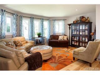 Photo 3: 2725 Cadboro Bay Rd in VICTORIA: OB Estevan House for sale (Oak Bay)  : MLS®# 681344