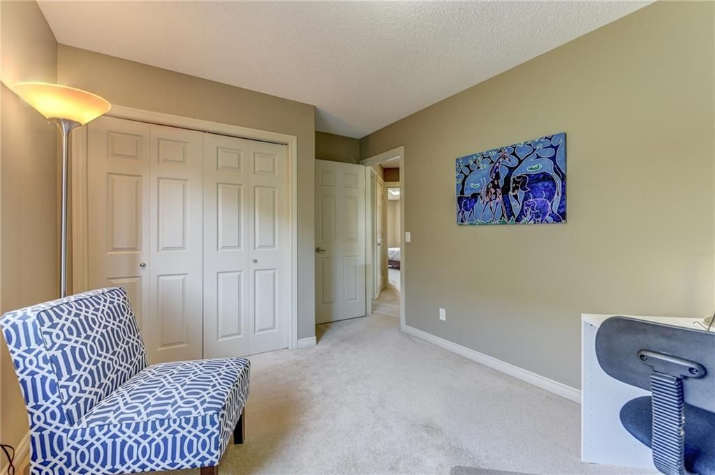 Photo 37: Photos: 16 CRESTMONT Drive SW in Calgary: Crestmont House for sale : MLS®# C4177584