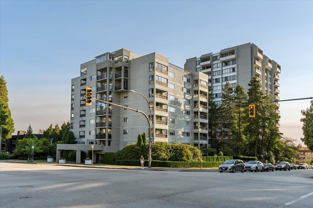 Main Photo: 104 550 EIGHTH Street in New Westminster: Uptown NW Condo for sale in "Park Ridge" : MLS®# R2723162
