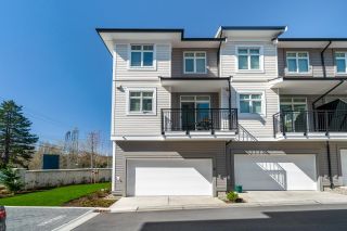 Main Photo: 18 2070 OAK MEADOWS Drive in Surrey: Grandview Surrey Townhouse for sale in "THE BOROUGHS" (South Surrey White Rock)  : MLS®# R2863340